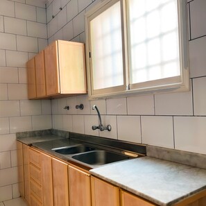 Familieleilighet, byutsikt | Eget kjøkken | Kjøleskap og ovn