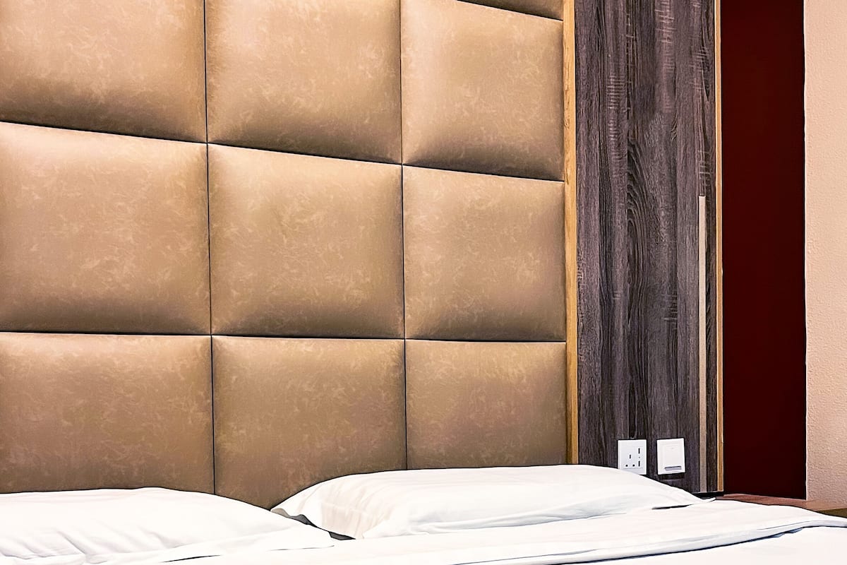 أغطية فراش متميزة وأسرّة بطبقة علوية مريحة وواي فاي مجانًا وملاءات أسرّة