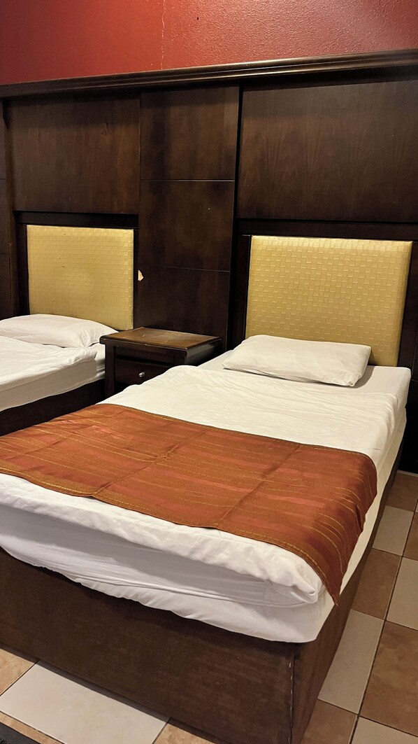 Departamento básico, vista a la ciudad | Ropa de cama de alta calidad, camas con pillow-top y wifi gratis 