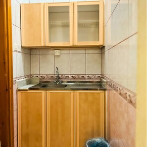 Basic Studio Suite | Private kitchen | Full-sized fridge, oven - Alora Zone (Abha)
