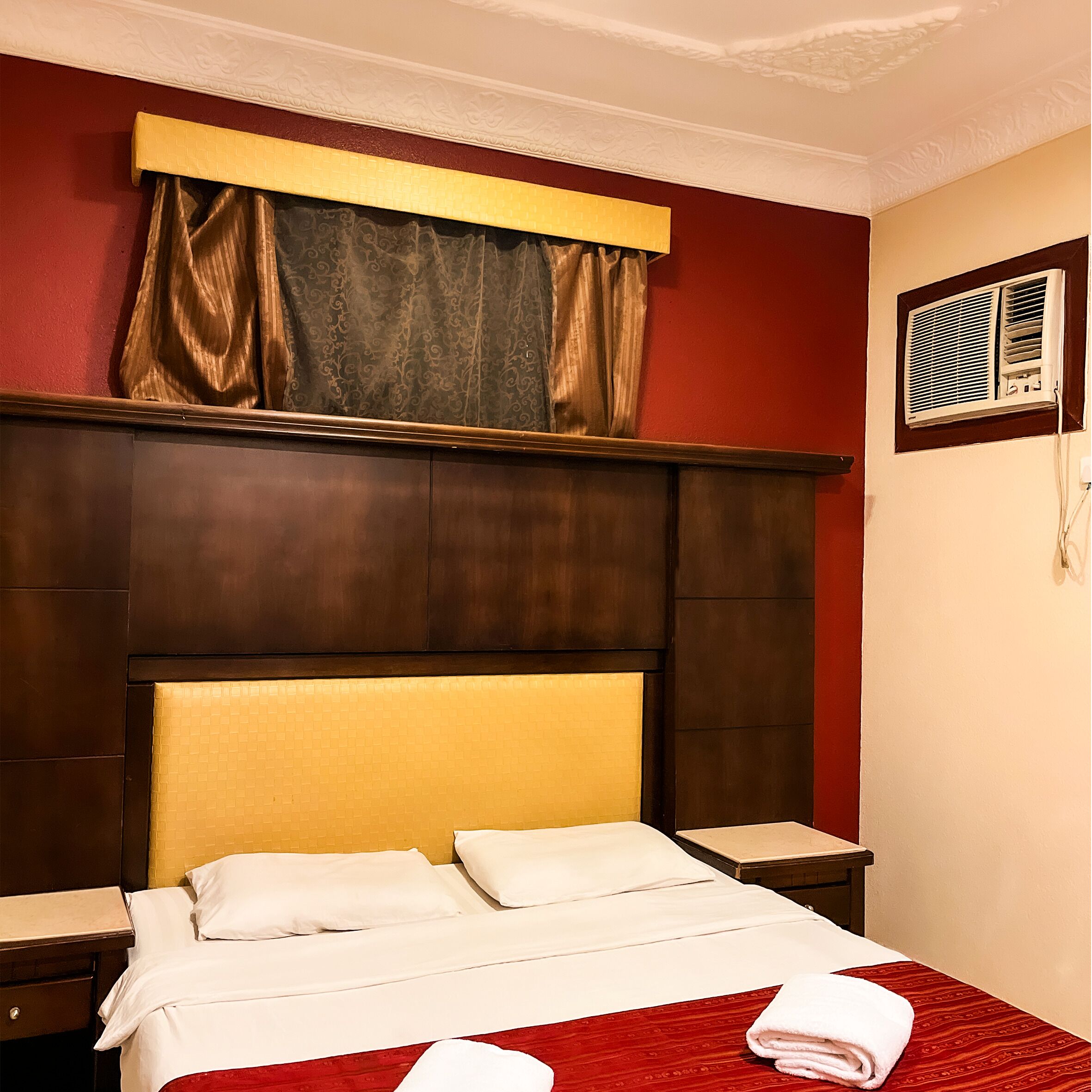 Literie de qualité supérieure, surmatelas, Wi-Fi gratuit, draps fournis