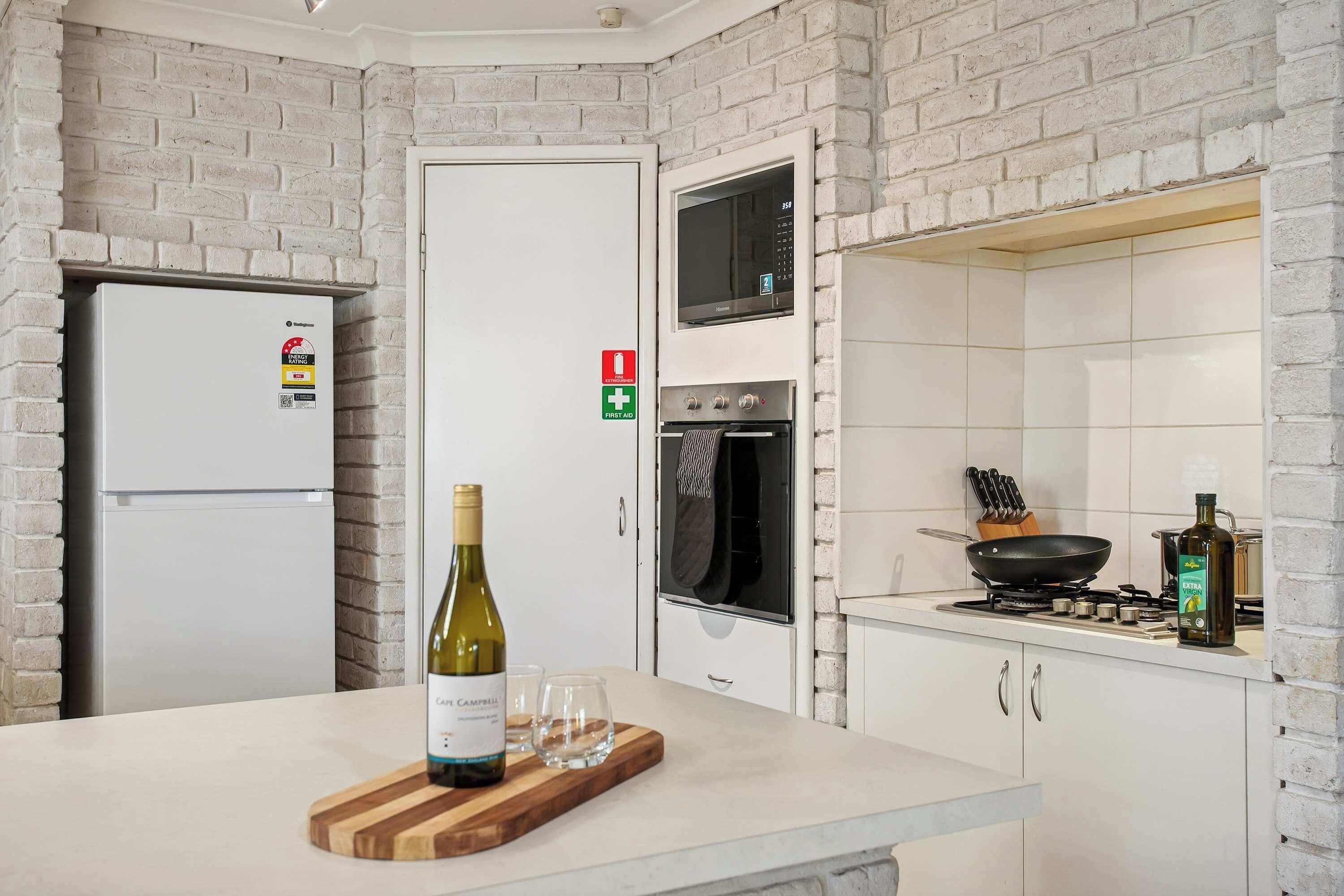 Simple and practical kitchen space