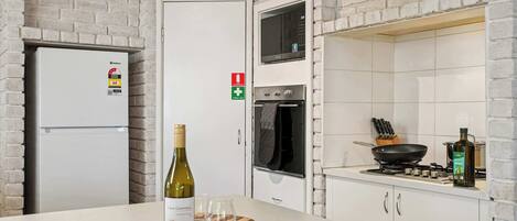 Simple and practical kitchen space