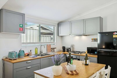  Elegant 2BR Escape | Near the Beach