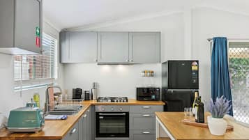 Coffee/tea maker, fridge, microwave, oven