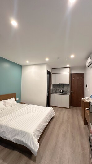 Standard Apartment, Balcony, City View - NQ Apartment (Hanoi)