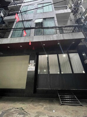 Front of property - NQ Apartment (Hanoi)