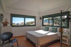 1 bedroom, iron/ironing board, WiFi, bed sheets - Bright apartment in a villa with heated swimming pool (Benalmádena)