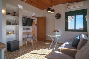 TV - Bright apartment in a villa with heated swimming pool (Benalmádena)