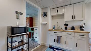 Micro-ondes, four, plaque de cuisson