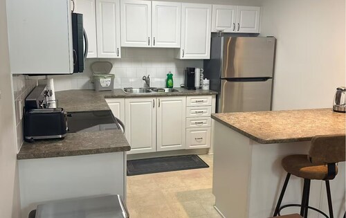 2BR Apartment in quiet Neighbourhood, Near Airport