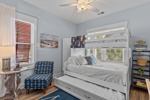 3 chambres, fer et planche à repasser, Wi-Fi, draps fournis