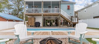 Beach Therapy!! 3-bed/ 2.5 Bath house on Oak Island ICW views -Pool, Golf cart