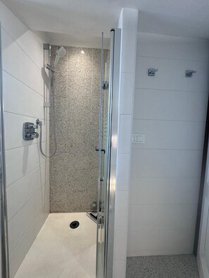 Bidet, håndklæder, Toiletpapir