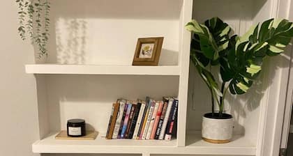 Precious 1Bed1Bath Space 15 mins to Bishop Arts