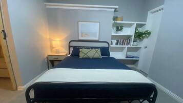 Desk, iron/ironing board, WiFi, bed sheets