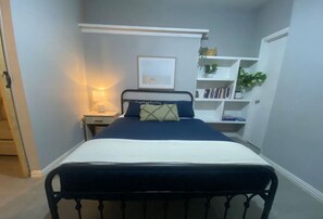 デスク、アイロン / アイロン台、WiFi、ベッドシーツ