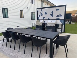 Outdoor dining - Alluring Abode – Close to City Hotspots/Sleeps 4 (Dallas)