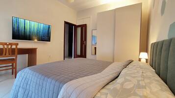 Bügeleisen/Bügelbrett, WLAN, Bettwäsche