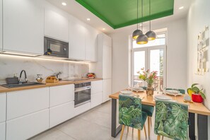 Fridge, microwave, oven, stovetop - Kraków Suite: Balcony, Workspace — by Rentujemy (Kraków)