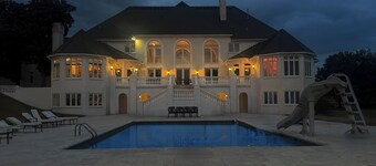 Luxurious 9-Bedroom Mansion with Bridal Suites in Lexington, Kentucky.