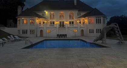 Luxurious 9-Bedroom Mansion with Bridal Suites in Lexington, Kentucky.