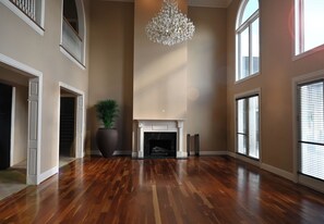 Interior - Luxurious 9-Bedroom Mansion with Bridal Suites in Lexington, Kentucky. (Lexington)