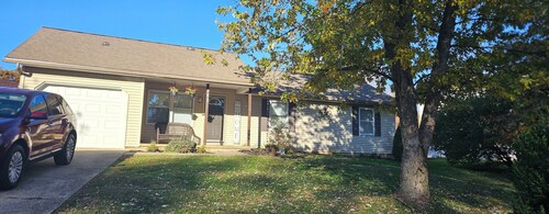 Charming 3-bedroom home Fence for Pets 6 miles to IU