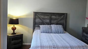 3 bedrooms, internet, bed sheets