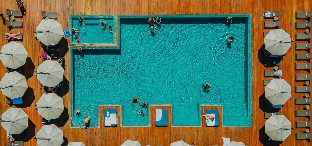 Indoor pool, 2 outdoor pools