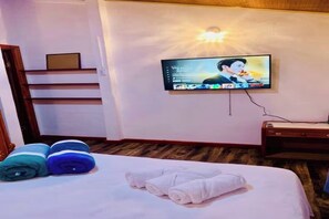 Iron/ironing board, Internet, bed sheets - Heaven Caribbean Garden: breeze&sea (Savaneta)