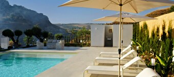 WATER PETRA Pool Villa & Suites