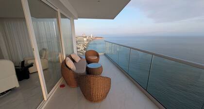 On the Ocean Spacious 4-bedroom wholefloor condo in gorgeous Manta w fitness, AC