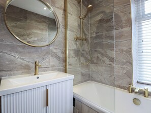 Cottage | Badkamer | Een douche