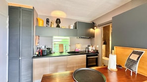 Coffee/tea maker, fridge, microwave, oven - Studio overlooking the Marina du Marin (LE MARIN)