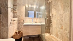 Hair dryer, towels, toilet paper - Studio overlooking the Marina du Marin (LE MARIN)