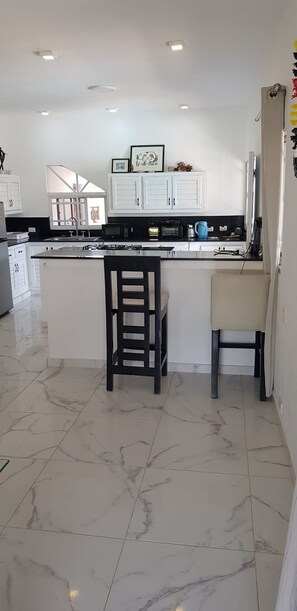 Fridge, microwave, stovetop, coffee/tea maker - Villa Tropical Deluxe No. 10, near the beach, Cabarete (Cabarete)