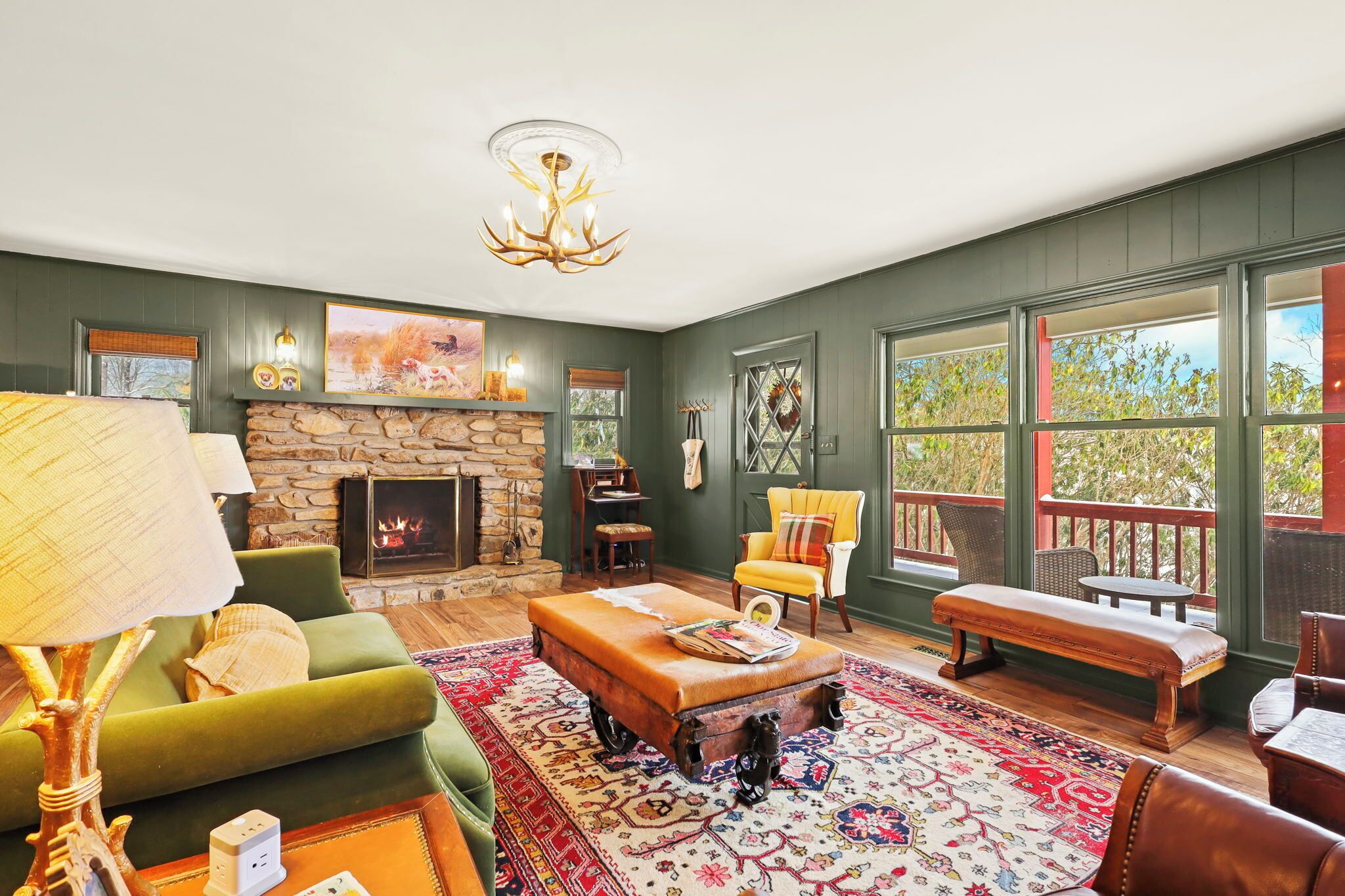 Smart TV, fireplace, table tennis, stereo