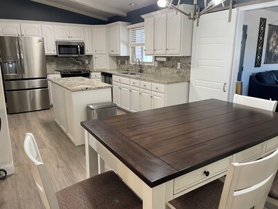 Greenway Getaway~Charming 3-bedroom, 3 BA home in the heart of Jackson, Missouri