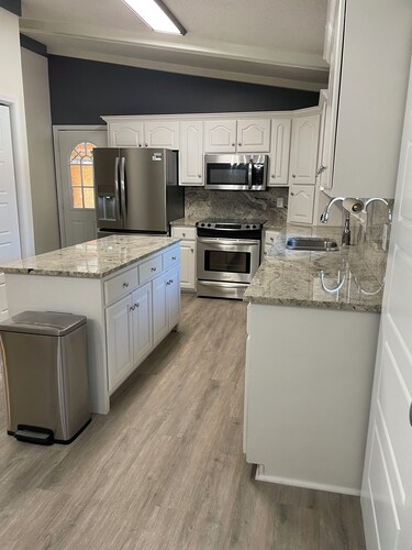 Greenway Getaway~Charming 3-bedroom, 3 BA home in the heart of Jackson, Missouri