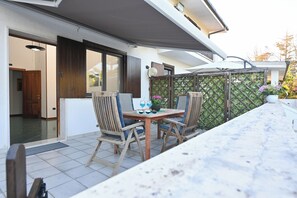 Outdoor dining - Villa with pool, Torre Guaceto - Dragonflies 2 (Puglia)