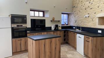 Køleskab, mikrobølgeovn, ovn, kogeplade