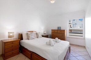 Iron/ironing board, WiFi, bed sheets - 'T1 2D Apt. Flor de Sal' Apartment with Private Terrace, Wi-Fi & Air Conditioning (Santa Luzia)