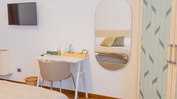 3 camere, una scrivania, ferro/asse da stiro, Wi-Fi