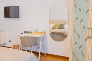 3 habitaciones, escritorio, tabla de planchar con plancha y wifi 