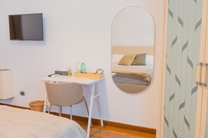 3 habitaciones, tabla de planchar con plancha, wifi y ropa de cama 