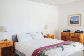 3 bedrooms, iron/ironing board, travel cot, free WiFi