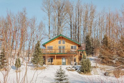 Family run swiss-style chalet, sauna and ski retreat near Twin Lakes