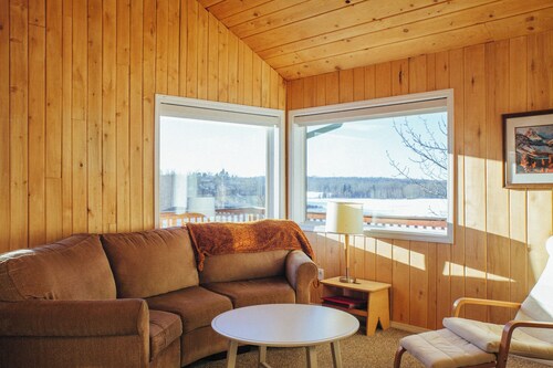 Family run swiss-style chalet, sauna and ski retreat near Twin Lakes