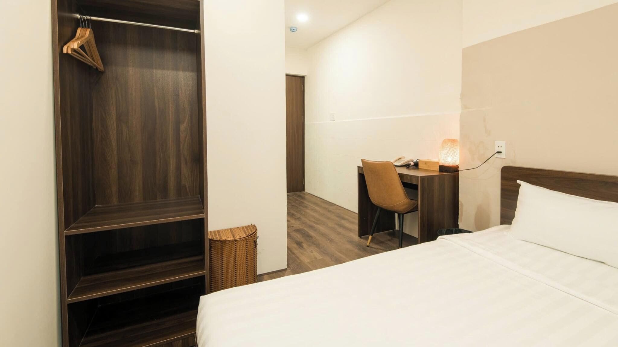 Economy Double Room | Desk, free WiFi